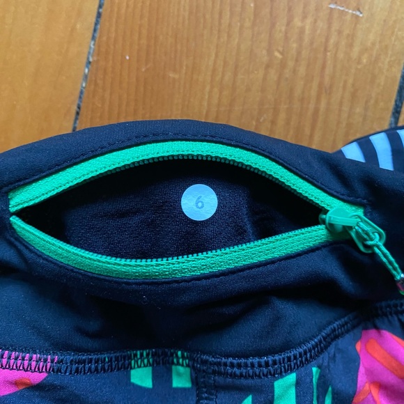 Lululemon seawheeze Shorts - Picture 3 of 3